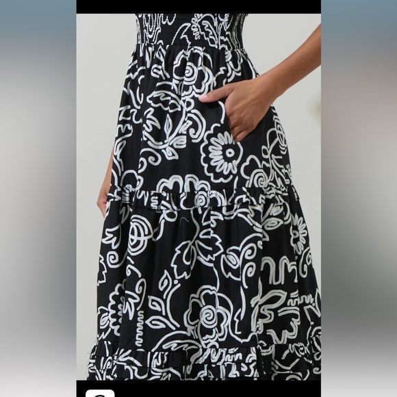 SugarLips Haylie Floral Palmer Tiered Maxi Dress Black White Multi - Picture 4 of 6